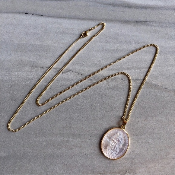 RESTOCKING⭐️14KGold MotherMary Shell Necklace - Picture 3 of 8